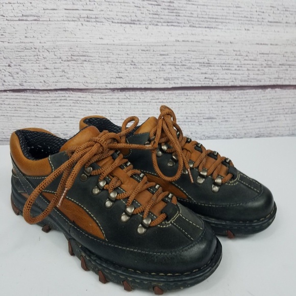 born hiking boots